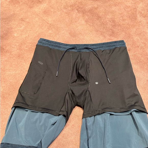 Lululemon Athletica Men’s Shorts - Picture 3 of 5
